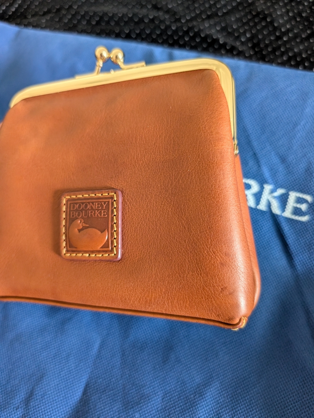 Dooney & Bourke Florentine Barrel Satchel And Kiss lock Pouch - Picture 11 of 13